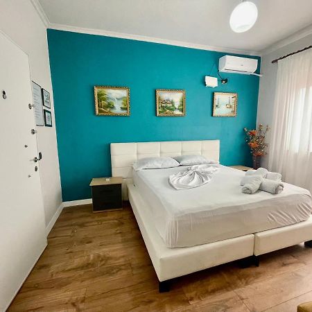 Central Room Private Entry And Bathroom Tirana Bagian luar foto