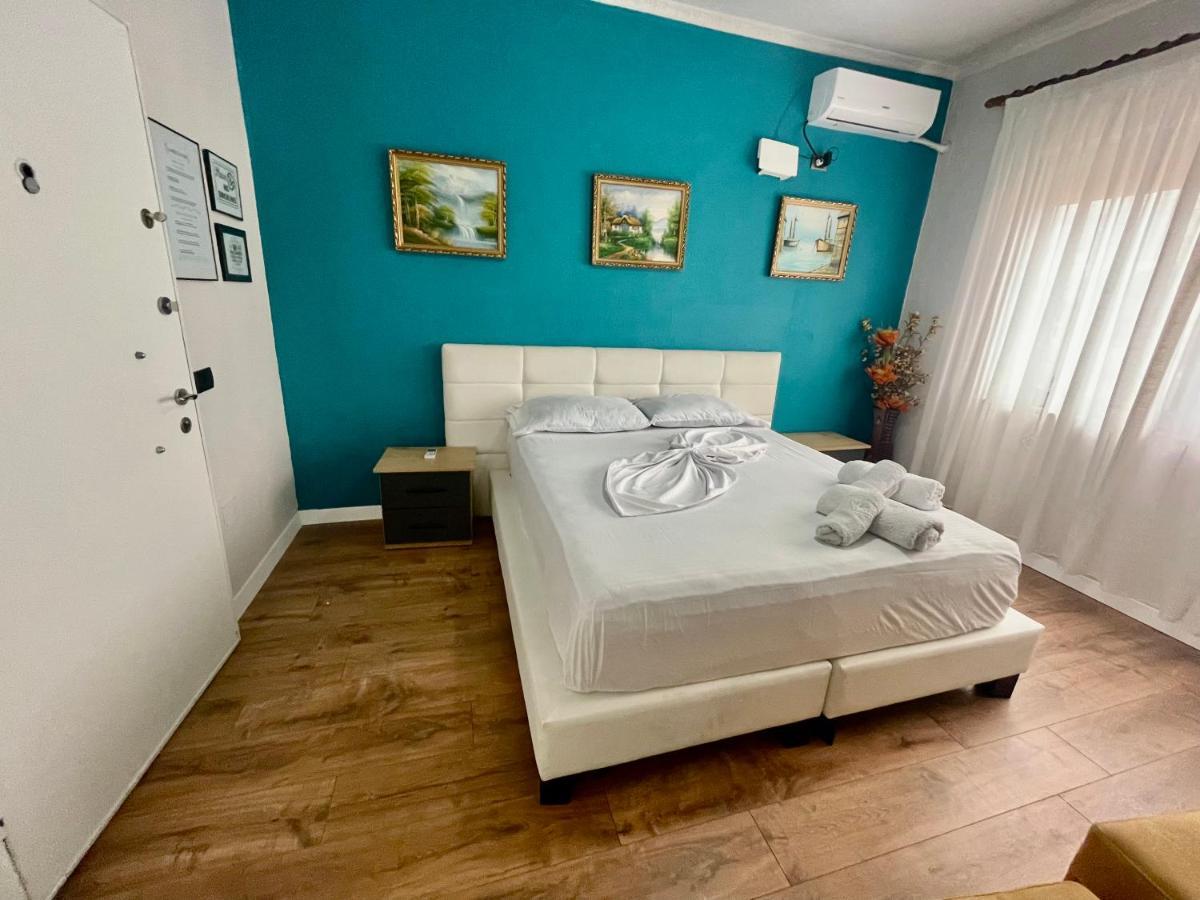 Central Room Private Entry And Bathroom Tirana Bagian luar foto
