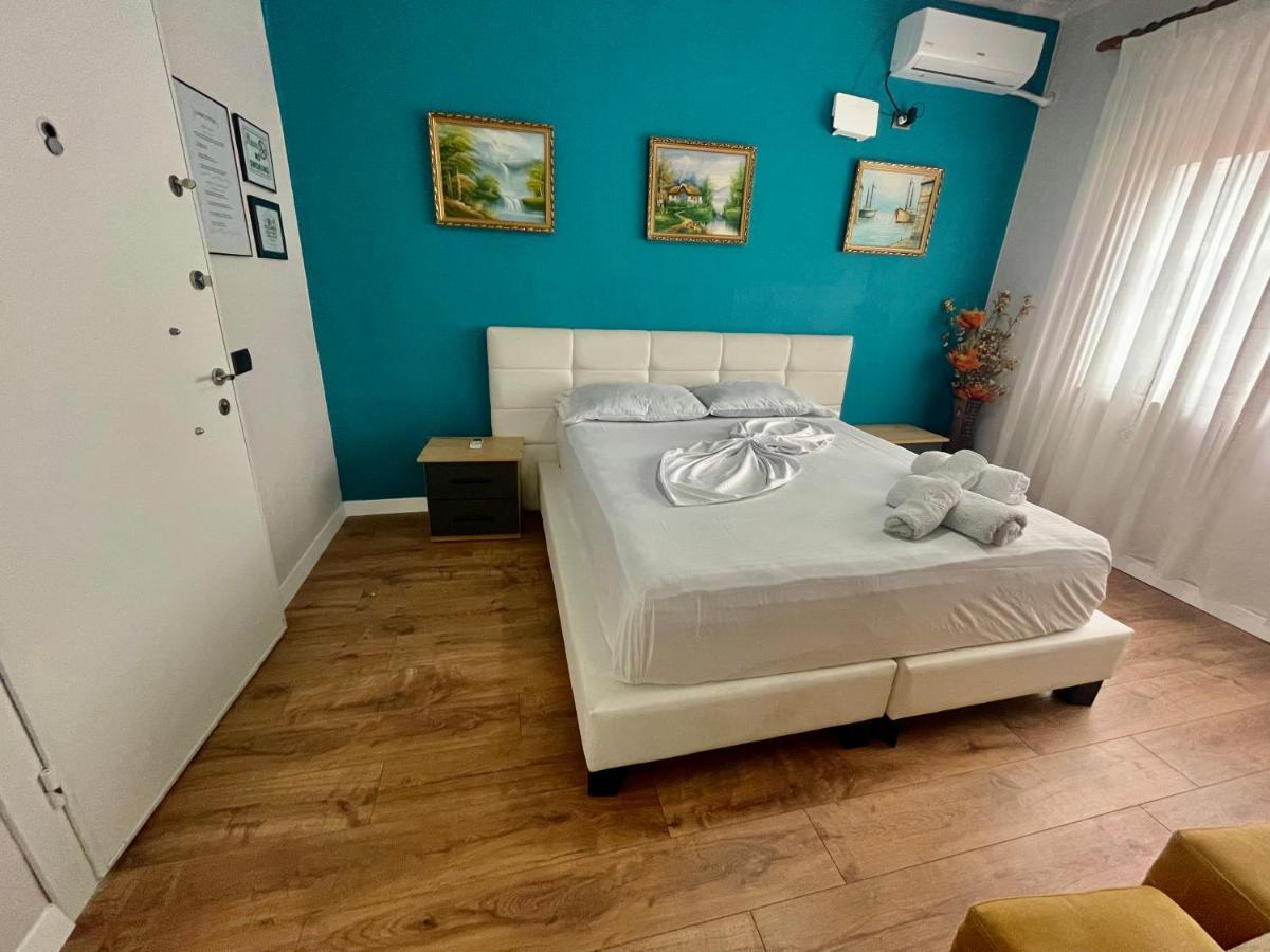 Central Room Private Entry And Bathroom Tirana Bagian luar foto