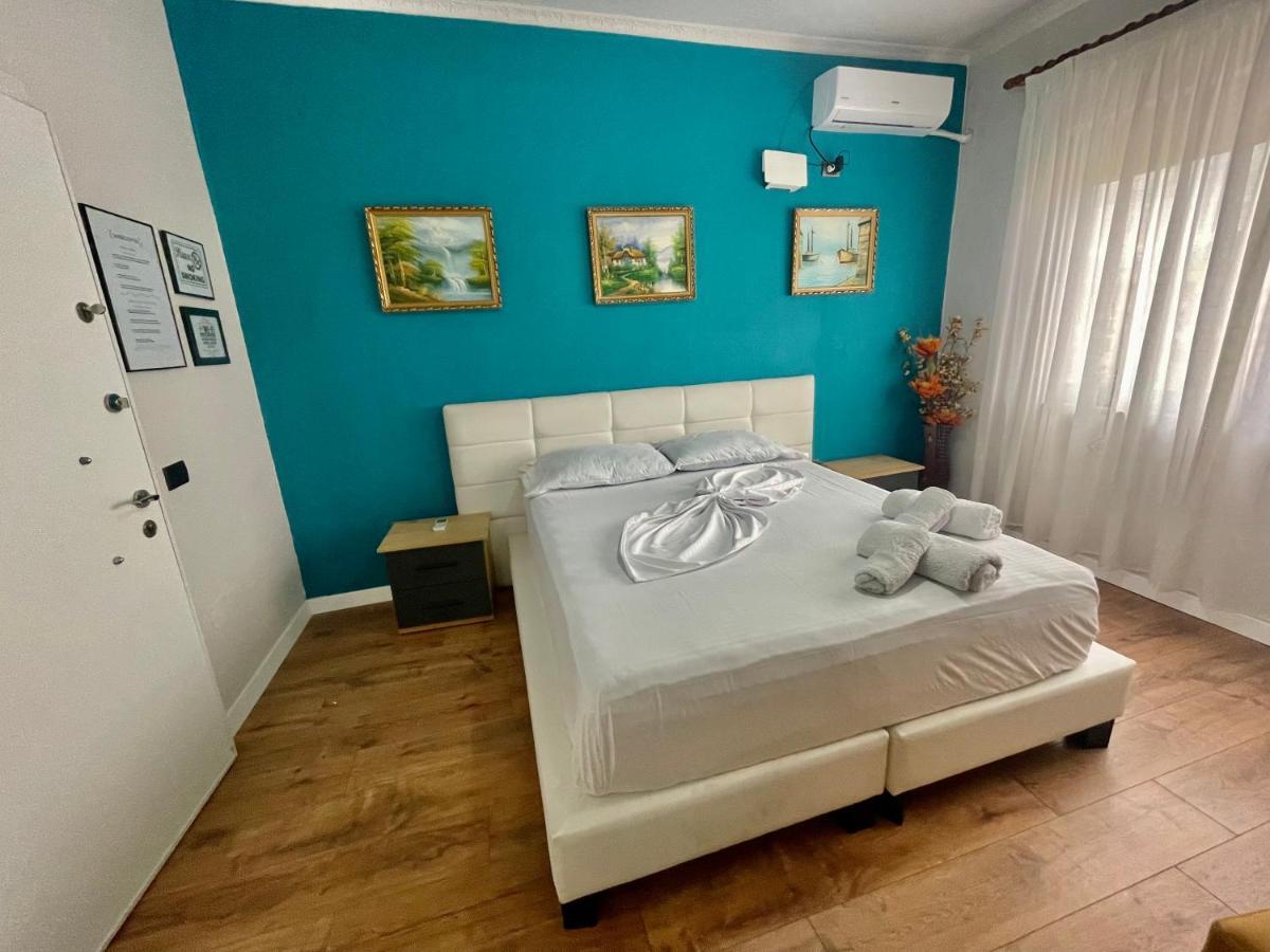 Central Room Private Entry And Bathroom Tirana Bagian luar foto