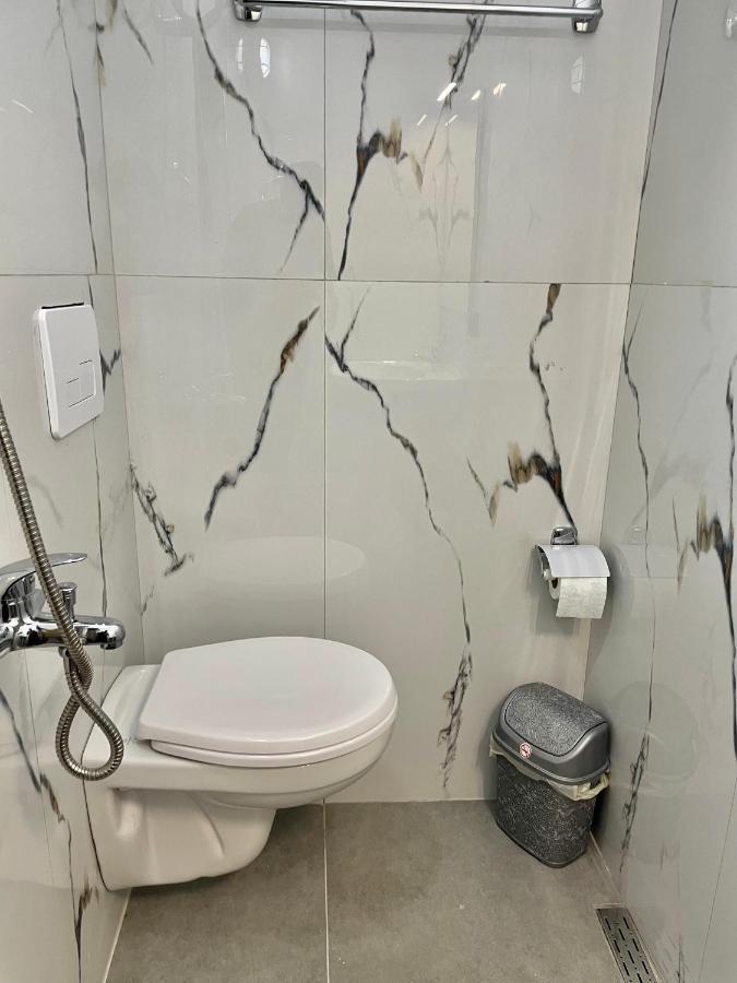 Central Room Private Entry And Bathroom Tirana Bagian luar foto
